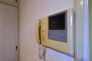 テレビモニターホン付きで本人確認可能! 防犯面にも考慮されていて一人暮らしでも安心♪
