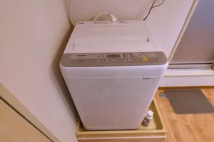 洗濯機にて 日々の汚れもスッキリ! コインランドリーに行かなくてもいいので便利です。