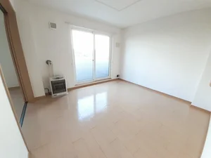 のマンスリーマンション・ウィークリーマンション「ｓｏｕｔｈ　ｃｏｕｒｔ 102・洋室(No.818852)」メイン画像