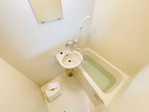 バストイレは別♪バスルームには風呂桶・風呂イス・風呂用洗剤・スポンジをご用意しておりますのでぜひご活用ください!