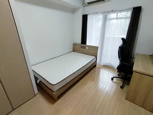 写真はお部屋のイメージです。ラグなどの室内装飾はございません。