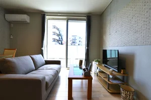 テレビとソファ付きのお部屋！お仕事終わりや休日などリラックスしてお過ごしいただけます。