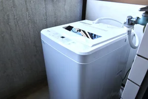 洗濯機有で衣類や布団カバーも洗えて　長期滞在でも清潔に保てて安心！