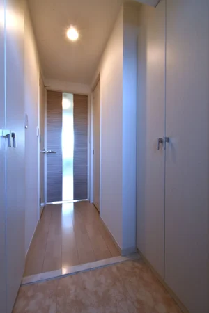 玄関 明るいスペース 廊下も広々としています♪