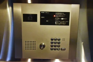 オートロック付で鍵にて解除!