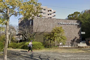 スターバックスコーヒー 博多の森店まで車で18分