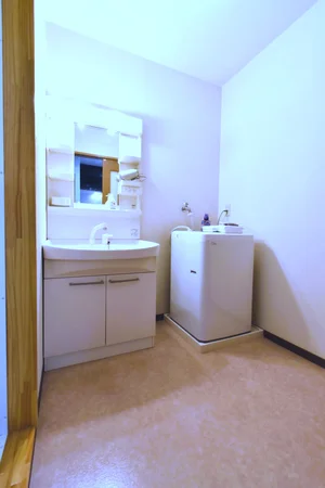 独立洗面台付きで　お風呂上りや化粧・身だしなみなど特に女性に嬉しい設備！