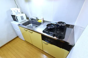 2口ガスコンロで料理好きにもオススメ！　調理器具や食器類などそろっていて手料理で栄養バランスキープ！　