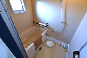 シャンプーやコンディショナーボディーソープなど標準品でご用意！　湯船につかって疲れを落としていただけます。