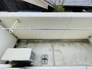 洗濯竿・スリッパ備え付☆入居中洗濯もできるので、コインランドリーに行かなくても大丈夫☆☆