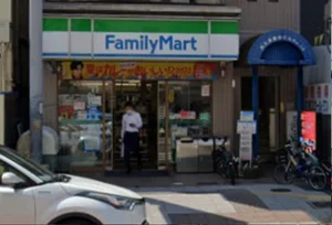 ファミリーマート びわ湖浜大津駅前店　徒歩１０分