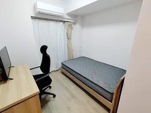 写真はお部屋のイメージです。ラグなどの室内装飾はございません。