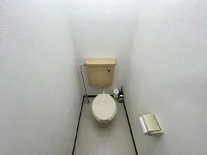 トイレ用洗剤、ブラシをご用意しておりますので長期ご利用の場合の気になる汚れなどもお掃除して頂けます♪オプション不要の伊勢駅前(北口前)ウィークリーマンション。