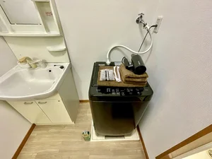【洗濯機・タオル】ホテルと違い鈴鹿市駅前ウィークリーマンションでは洗濯が毎日できます。その分、着替えも少なく、手軽に利用できるをコンセプトに7日以上の生活に適したお部屋となってます♪