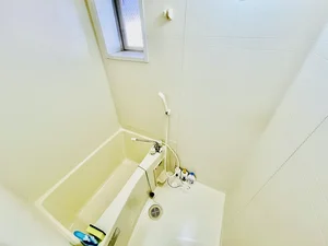 バスルーム画像です♪鈴鹿市駅前ウィークリーマンションでは、お風呂用の桶もあるのでごゆっくりと快適にご利用いただけます★