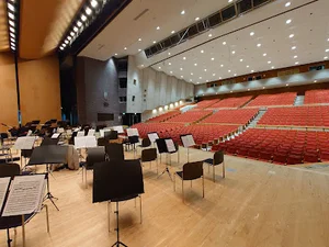 イスのサンケイホール鈴鹿(鈴鹿市民会館)まで徒歩9分