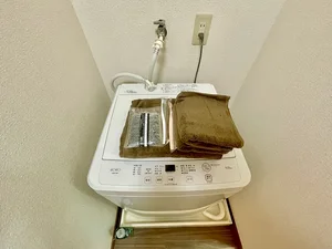 【洗濯機・タオル】ホテルと違い鈴鹿市平田駅(イオン前)ウィークリーマンションでは洗濯が毎日できます。その分、着替えも少なく、手軽に利用できるをコンセプトに7日以上の生活に適したお部屋となってます♪