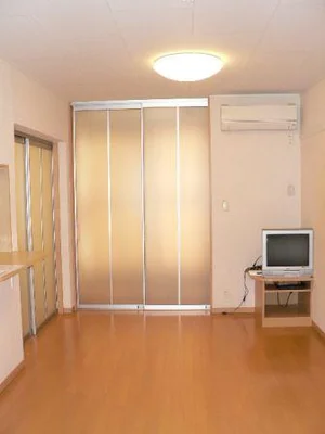 のマンスリーマンション・ウィークリーマンション「レオパレス瓦葺 102(No.858542)」メイン画像