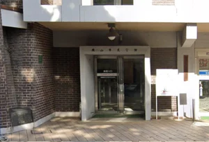 岡山市民会館 車で9分