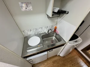 【キッチン画像】富山駅前(北口前)ウィークリーマンション♪冷蔵庫、電子レンジ、炊飯器、ケトル、調理器具や食器類もご用意しております(^^♪