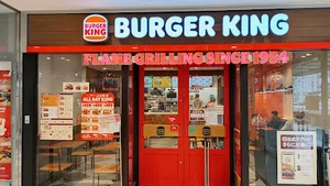 バーガーキング マリエとやま店まで徒歩15分