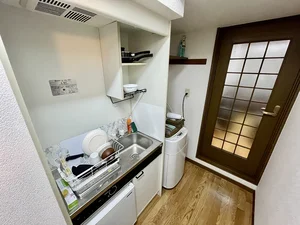 【キッチン画像】富山駅前(北口前)ウィークリーマンションでは、冷蔵庫や電子レンジ・ケトル・炊飯器などもご用意しております(*'ω'*)