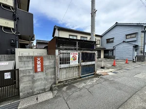 ゴミ捨て場あり