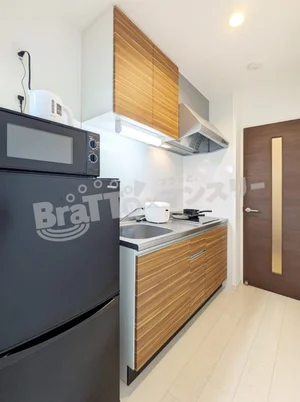 2口IHコンロ付き♪電子レンジ、冷蔵庫も完備しています♪