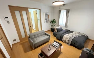 三重県のマンスリーマンション・ウィークリーマンション「Kマンスリー三重県津市(島崎町)【禁煙・津市ウィークリーマンション・津市マンスリーマンション】 101・1K-【角部屋】(No.870358)」メイン画像