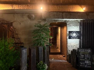 炭火焼肉まる良津本店まで車で5分