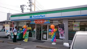 ファミリーマート 津栄町二丁目店まで徒歩10分