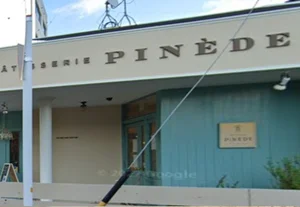 ピネード 津店 徒歩14分