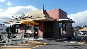 マクドナルド 桑名東インタ－店まで車で5分