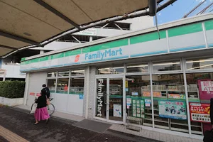 ファミリーマート 近鉄四日市駅前店まで車で9分