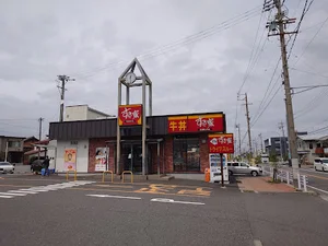 すき家 四日市塩浜店まで車で5分