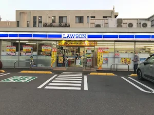 ローソン 四日市柳町店まで車で4分