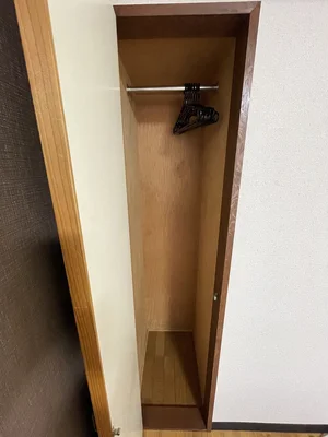 収納スペースも広く、長期滞在でも安心！！嬉しいポール付☆☆