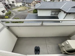 洗濯竿・スリッパ備え付☆入居中洗濯もできるので、コインランドリーに行かなくても大丈夫☆☆