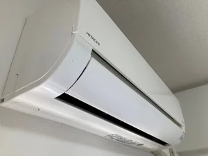 エアコン冷暖房付きで温度調節可能！　一年をとおして快適な室温でお過ごしいただけます！