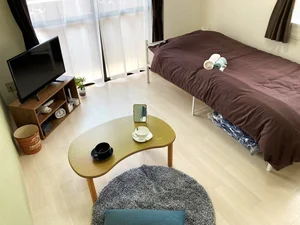 ローテーブル付きでお仕事や勉強に活躍！　リネン類も豊富に取り揃えてあります。