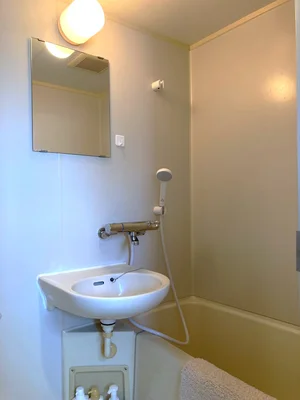 湯舟に浸かってゆったりとお寛ぎいただけます！　シャンプーコンディショナーやボディーソープなどございますので用意する必要ありません！