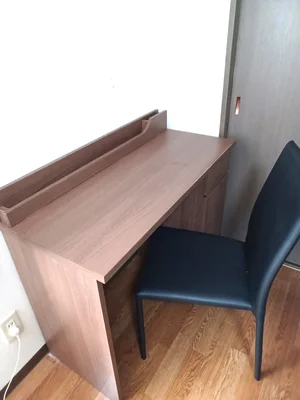 ちょっとした作業にも♪ワークデスク完備