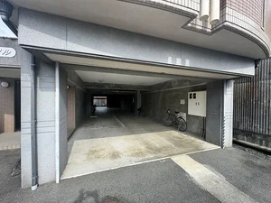 【敷地内駐車場】伊勢市ウィークリーマンションでは利便性が良い物件を揃えてます。伊勢市エリアに詳しくないお客様もご連絡頂ければ専門スタッフがしっかり物件選定を行います。お気軽にお問い合わせください★