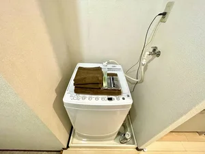 【洗濯機画像】ホテルと違い洗濯機がある生活は良いですね♪7日以上の利用なら伊勢駅前(伊勢ひかり病院)ウィークリーマンションをご利用下さい★洗濯洗剤も完備‼