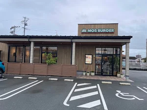 モスバーガー伊勢一之木店まで徒歩3分