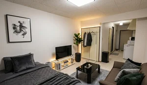 三重県のマンスリーマンション・ウィークリーマンション「Kマンスリー伊勢駅前(北口前)【禁煙・伊勢駅前ウィークリーマンション・伊勢駅前マンスリーマンション】 201・1R-【角部屋】(No.891666)」メイン画像