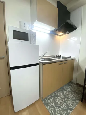 2口ガスコンロ付き♪冷蔵庫・電子レンジ完備♪