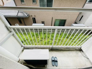 洗濯竿・スリッパ備え付☆入居中洗濯もできるので、コインランドリーに行かなくても大丈夫☆☆