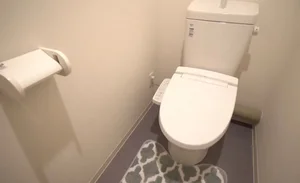 居室：温水洗浄機能付きトイレ