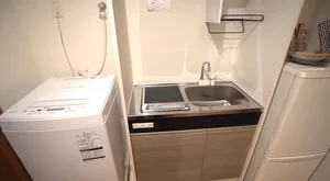 居室：キッチン、洗濯機、冷蔵庫完備